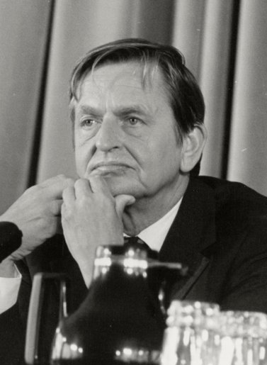 File:(Olof Palme) Felipe González ofrece una rueda de prensa junto al primer ministro de Suecia. Pool Moncloa. 28 de septiembre de 1984 (cropped).jpeg