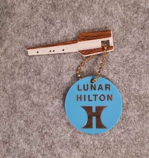 File:Lunar Hilton key and fob.jpg