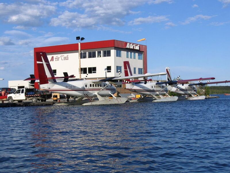 File:DHC-6 Twin Otters on floats.JPG