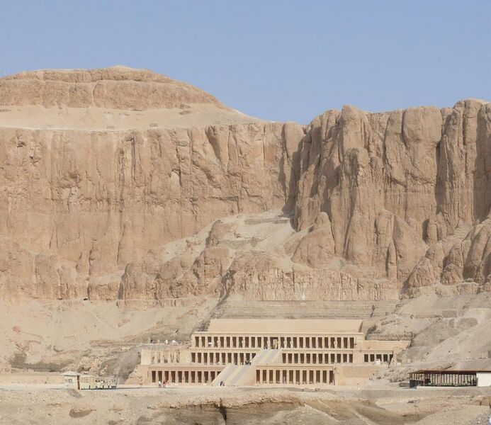 File:Mortuary Temple of Hatshepsut 01.jpg