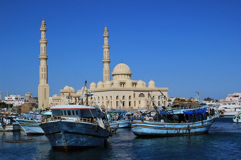 File:Hurghada port mosque.jpg