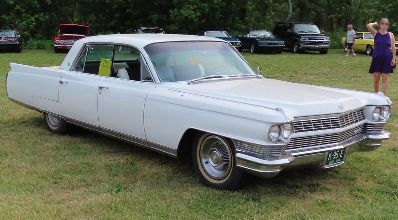 File:1964 Cadillac Sixty-Two Six-Window Sedan, front right (Cruisin' the River Lowellville Car Show, June 19th, 2023).jpg