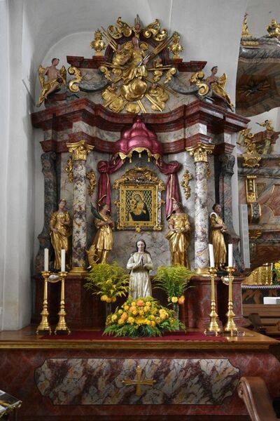File:Kath Pfarrkirche hl Georg und ehem Friedhof Interior 11.jpg