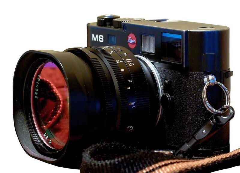 File:Leica M8 viewfinder digital camera with extremely fast lens Noctilux-M 50 mm f1.0 (edited, white background).jpg