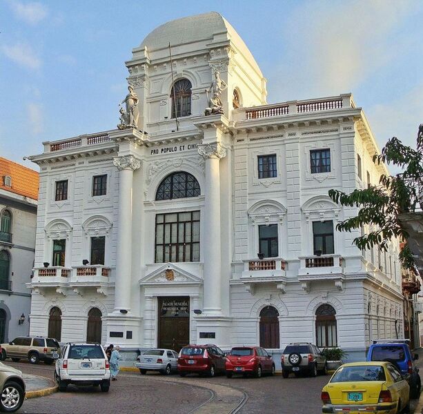 File:Palacio Municipal de Panama.jpg