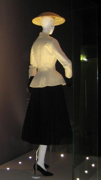 File:Christian Dior (Moscow exhibition, 2011) 26.jpg