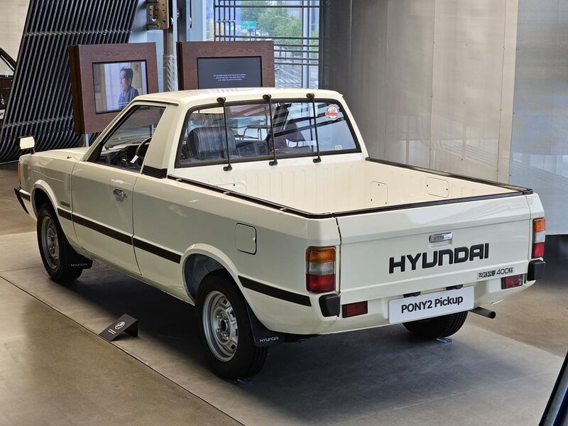 File:Hyundai Pony II Pickup 110 White (18).jpg