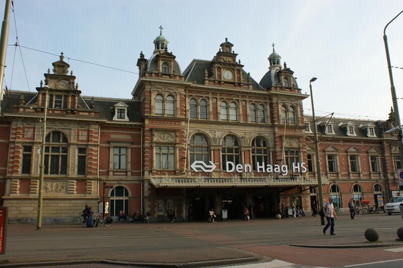 File:Den Haag - Station Holland Spoor v1.JPG