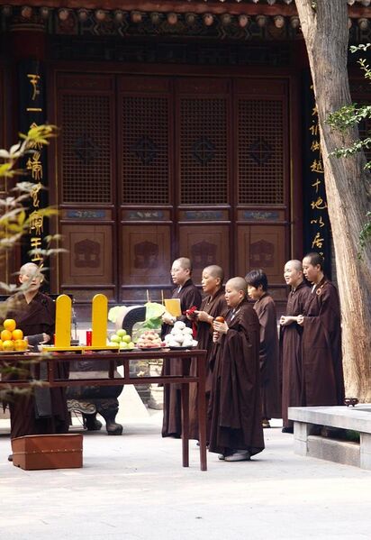 File:Buddhist Nuns And Laywomen Xian Shaanxi.jpeg