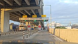 Three-lane toll plaza