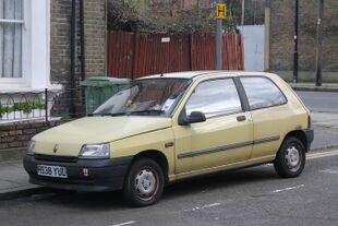 1991 Renault Clio RL (12620142134).jpg