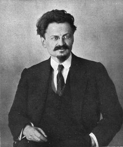 Trotsky portrait33.jpg