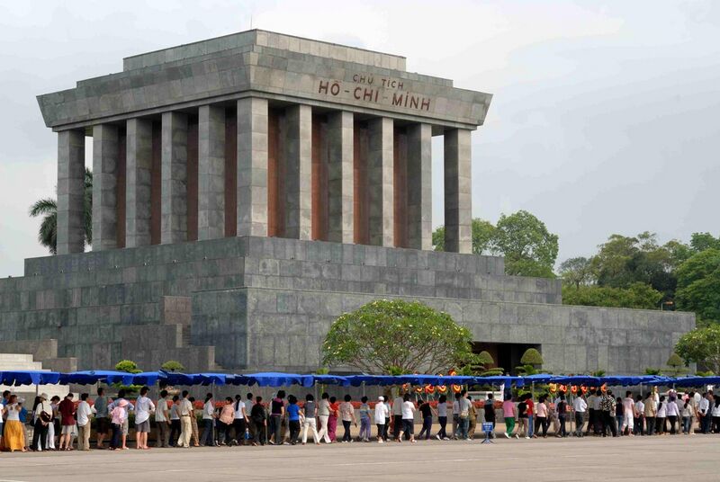 File:Ho Chi Minh Mausoleum, Hanoi (4016818067).jpg