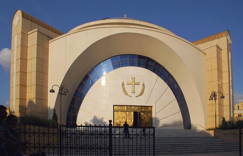 File:Albanisch-Orthodoxe Auferstehungskathedrale in Tirana Katedralja Orthodhokse Ngjallja e Krishtit Foto 2014 Wolfgang Pehlemann DSC005851.jpg