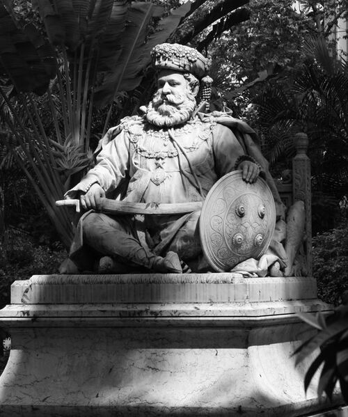 File:Maharaja Lakshmeshwar Singh statue - Kolkata.JPG