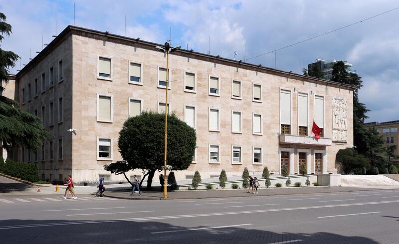 File:Tirana, consiglio dei ministri, 01.JPG