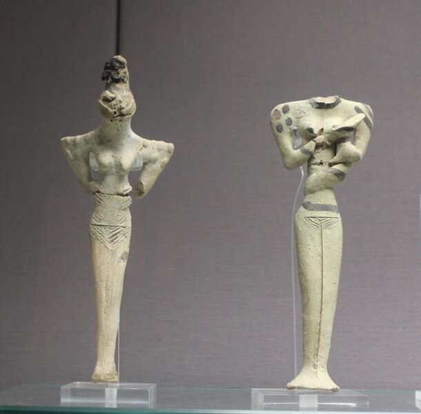 File:Female clay figurines - Ubaid period - Ur.jpg
