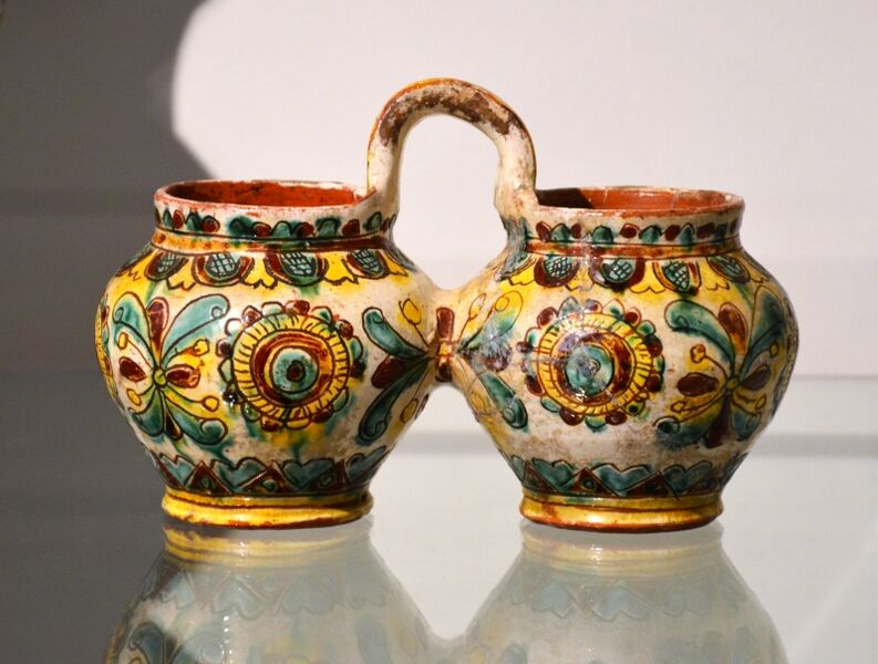 File:0513 Die Sammlung pokutischer Keramik-Geschirr aus dem 19. Jahrhundert im Stadtmuseum in Sanok.JPG