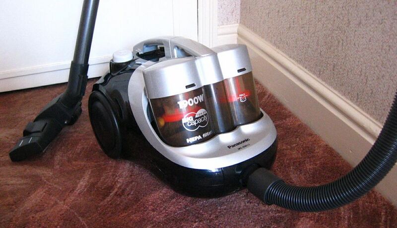 File:Panasonic MCE8013 vacuum cleaner close.jpg