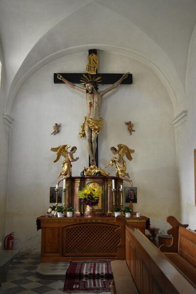 File:Kath Pfarrkirche hl Georg und ehem Friedhof Interior 14.jpg