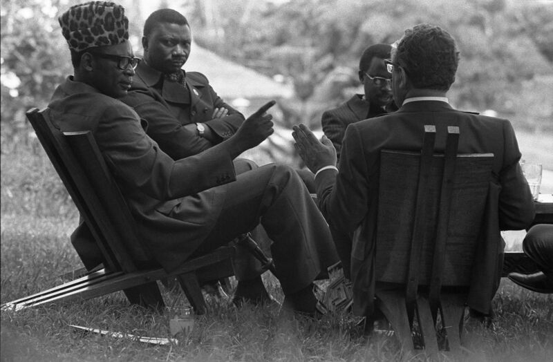 File:Henry Kissinger Meeting with President Mobutu Sesi Seko and Others at the Presidential Residence in Kinshasa, Zaire - NARA - 30805939.jpg