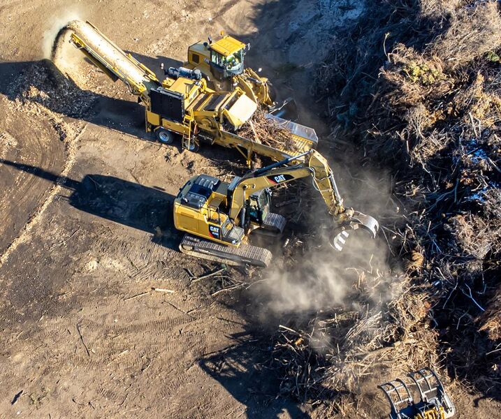 File:Excavator with grapple.jpg