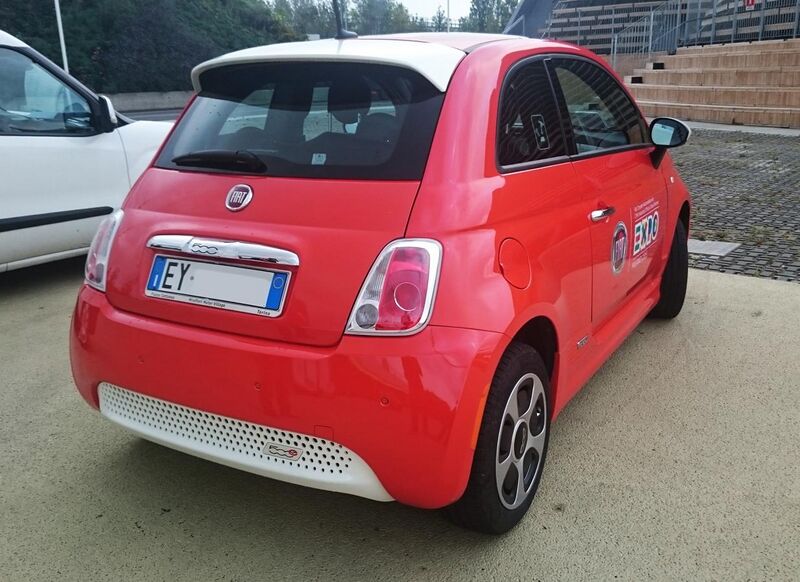 File:"15 - EXPO MILANO 2015 - 500e rear view facing right.jpg