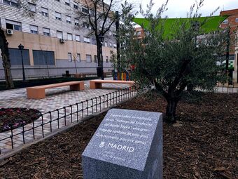 Villa de Vallecas abre un espacio en memoria de las víctimas del Síndrome del Aceite Tóxico 01.jpg
