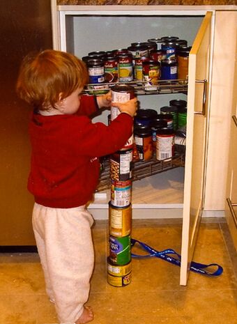 Infant stacking cans